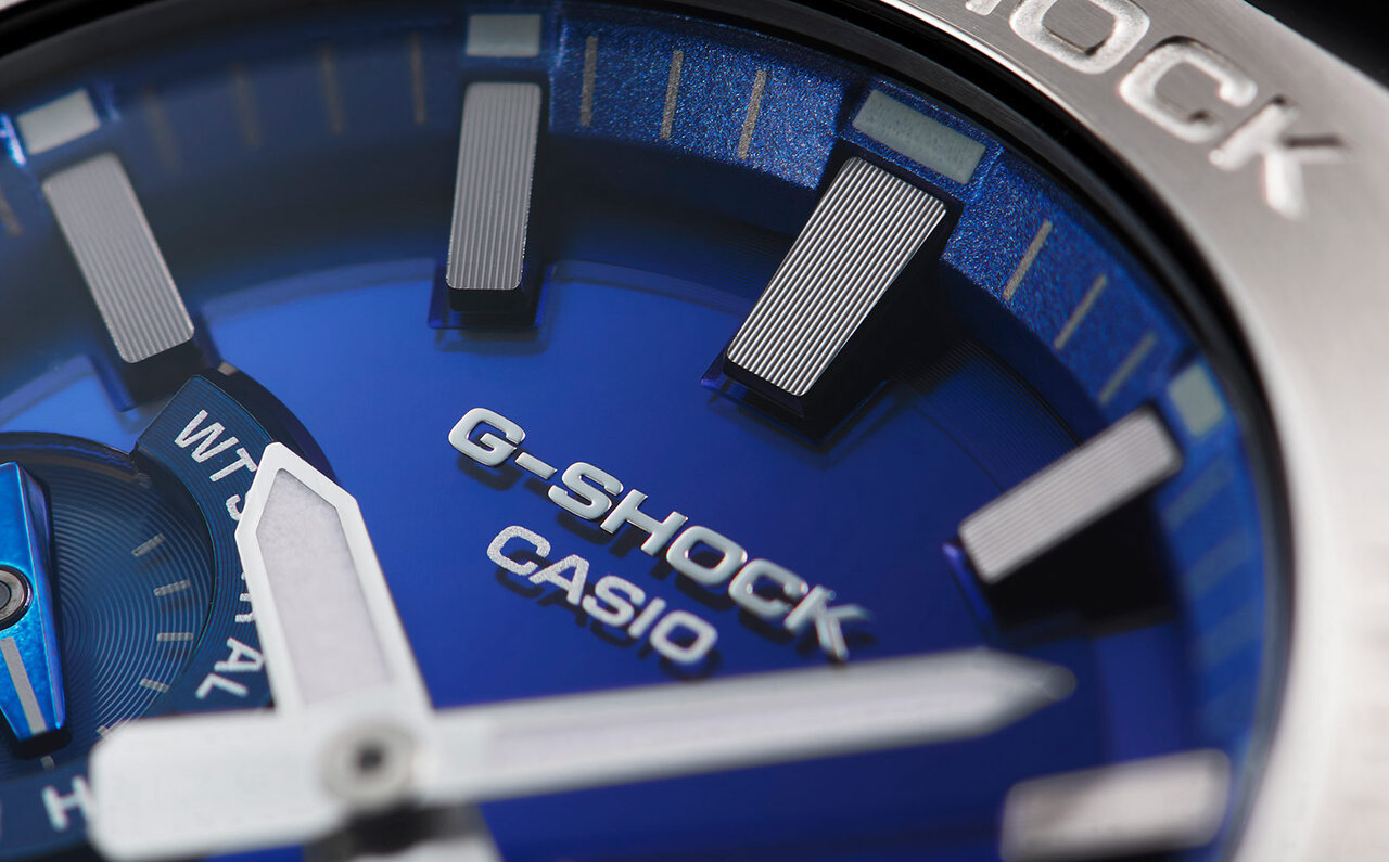 シンプルかつアイコニック！　フルメタル外装をさらりと楽しむ大人のG-SHOCK｜CASIO