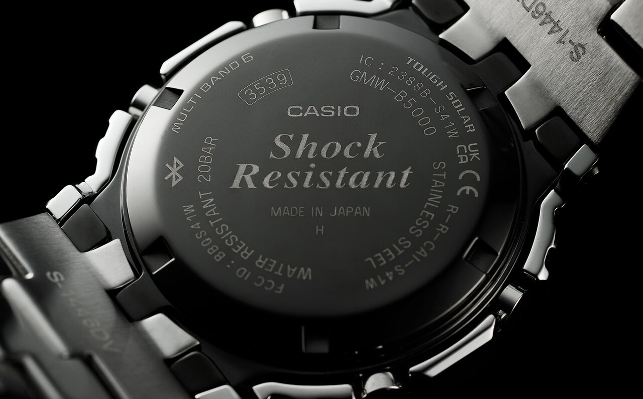 シンプルかつアイコニック！　フルメタル外装をさらりと楽しむ大人のG-SHOCK｜CASIO