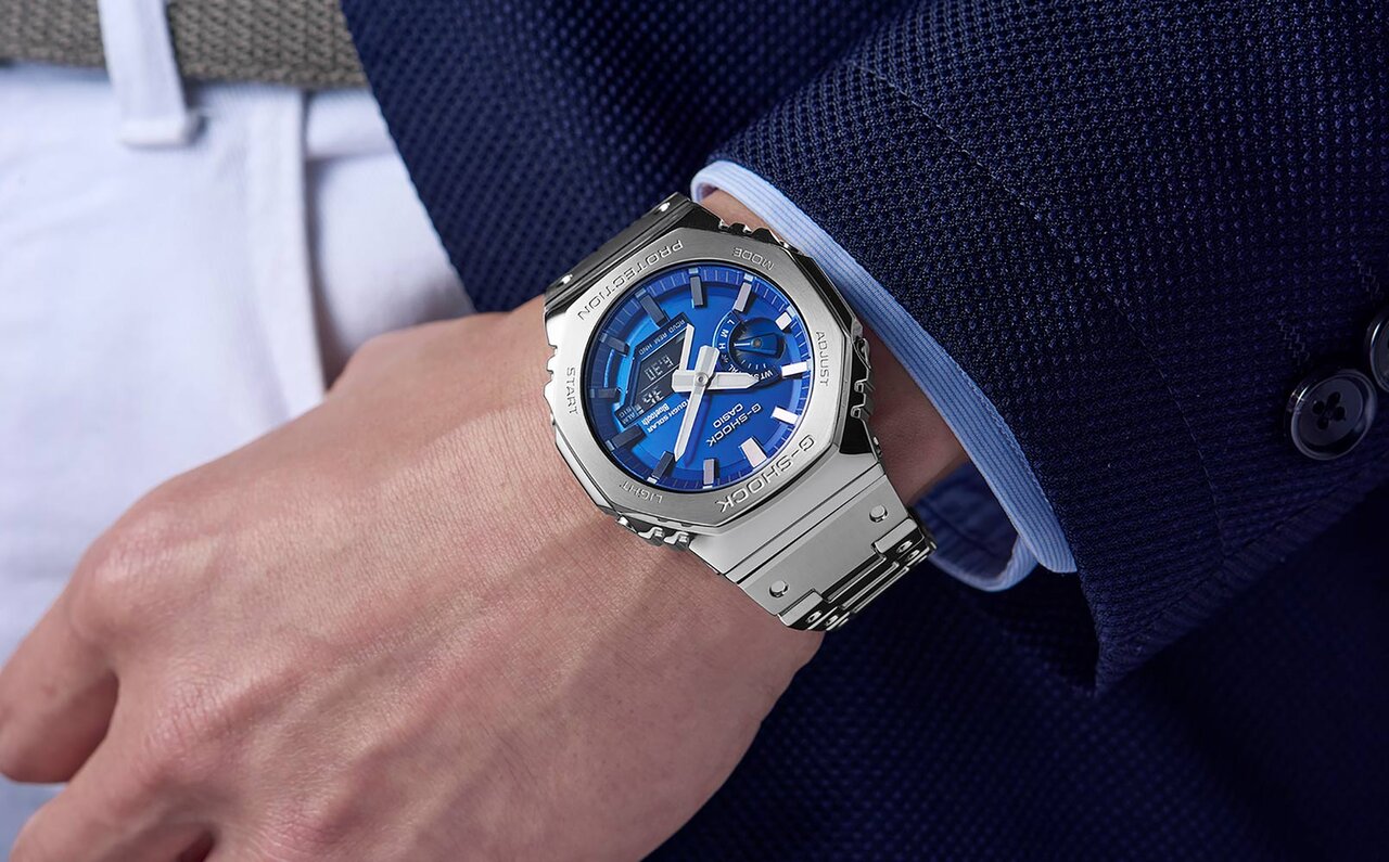 シンプルかつアイコニック！　フルメタル外装をさらりと楽しむ大人のG-SHOCK｜CASIO