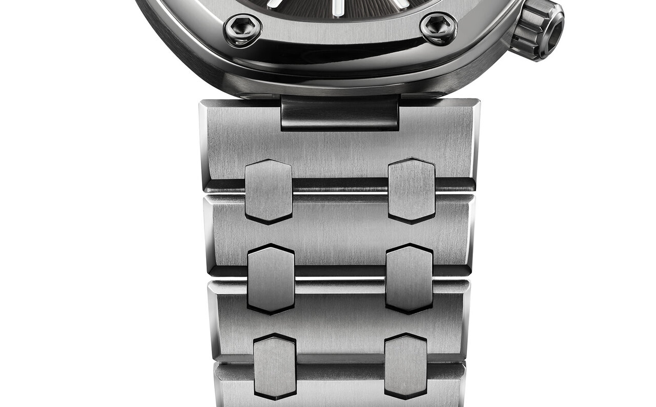 巨匠によるデザインが復活。クレドール誕生50周年を記念した「クレドール ロコモティブ」｜CREDOR