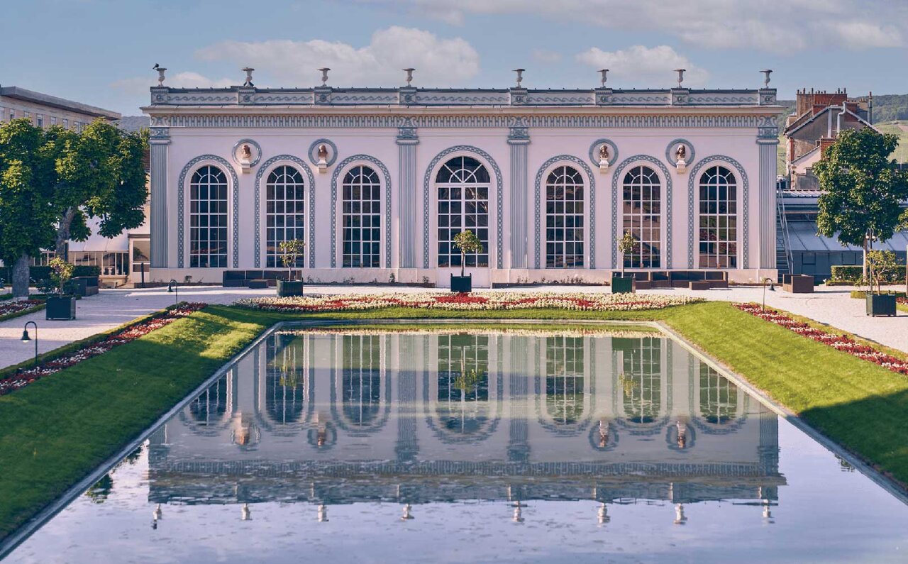 都会の真ん中でリゾート気分。「ANAインターコンチネンタルホテル東京」のプールサイドラウンジがオープン！｜TRAVEL