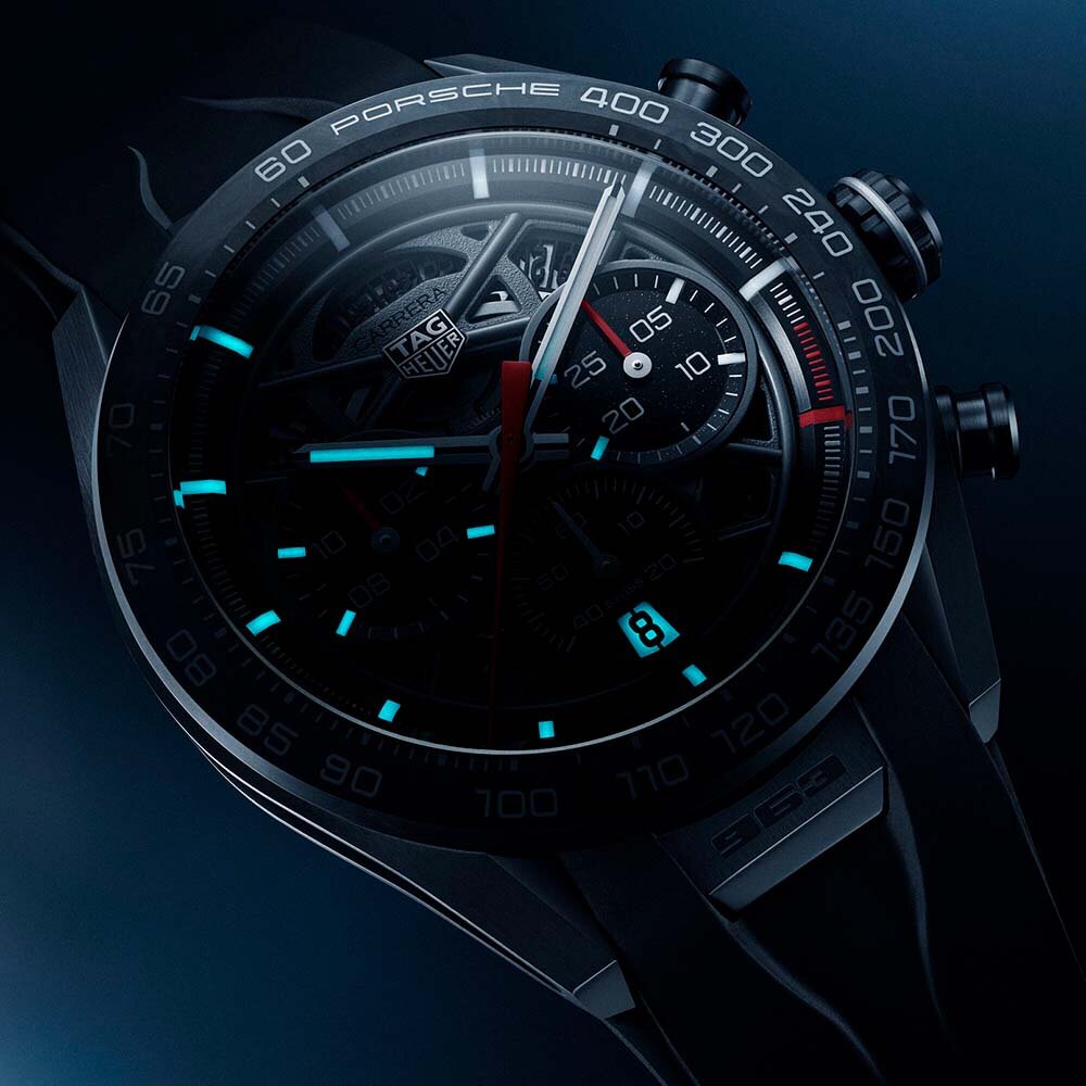 レースの臨場感が伝わるタイムピース「タグ・ホイヤー カレラ クロノグラフ × ポルシェ963」が登場|TAG HEUER