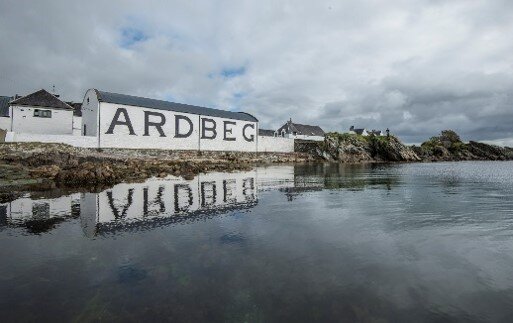 2000年に蒸留された原酒を使用したアードベッグの限定ウイスキー「Y2K23年」｜Artbeg