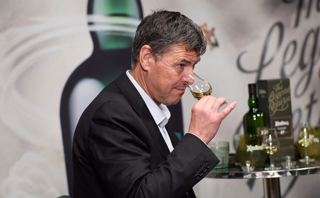 「アードベッグ 17年」の復活――伝説のシングル・モルトが紡ぐ新たな物語|ARDBEG