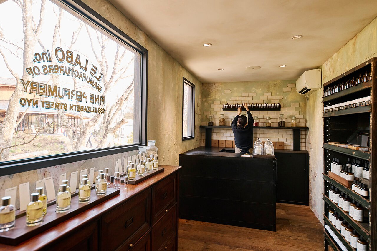 緑の中で見つける香りの記憶。 Le Labo on  Wheelsが軽井沢に停車中