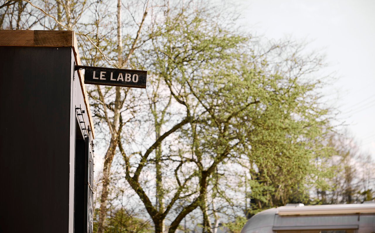 緑の中で見つける香りの記憶。 Le Labo on  Wheelsが軽井沢に停車中