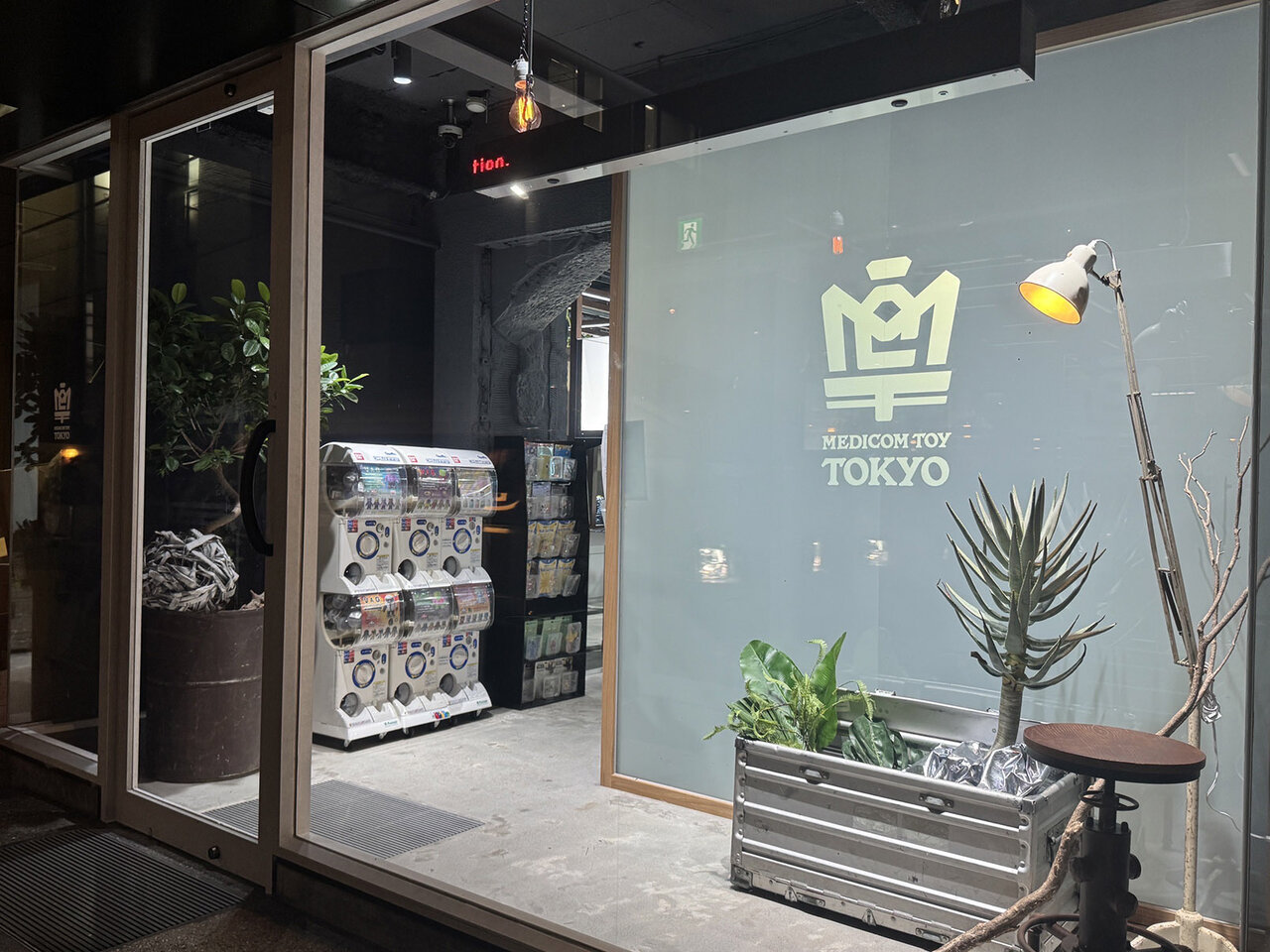 メディコム・トイの新たな直営店舗「MEDICOM TOY TOKYO」オープン記念商品を公開 | MEDICOM TOY