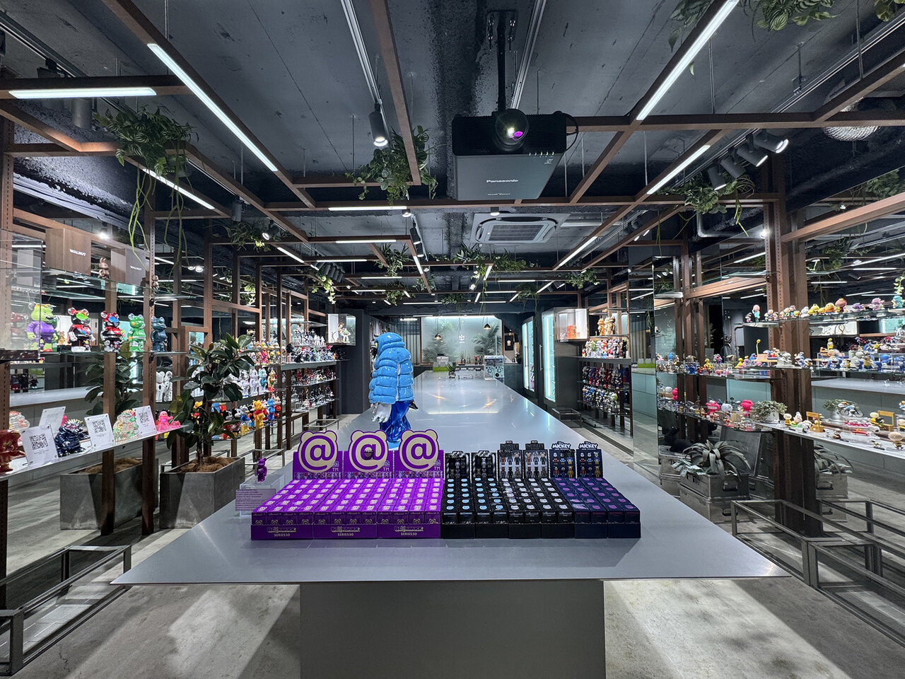 メディコム・トイの新たな直営店舗「MEDICOM TOY TOKYO」オープン記念商品を公開 | MEDICOM TOY