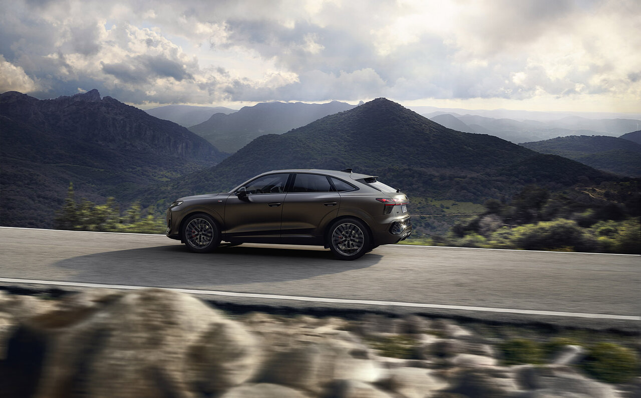 Audi Q3 Sportback｜アウディ Q3 スポーツバック