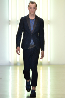 DIESEL BLACK GOLD｜“ドレス×ワーク”のテーラードコレクション 03