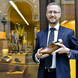 世界で一番ジョンロブを“売る”本国旗艦店