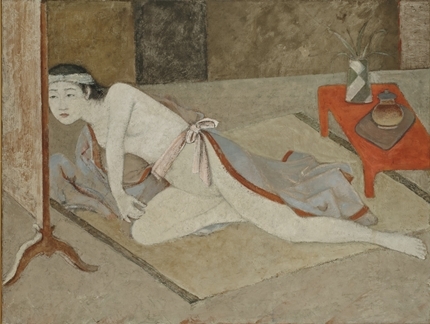 朱色の机と日本の女