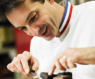 EAT|魅惑のデセールとプティガトーを堪能する「カンプリニ スイーツフェア」開催