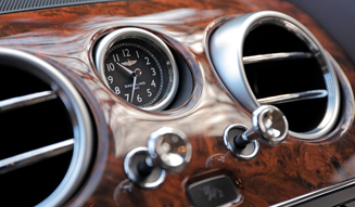 Bentley Flying Spur V8|ベントレー フライングスパー V8