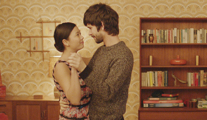 MOVIE|ベン・ウィショーが同性の恋人とその母で揺れる青年を静かに熱演『追憶と、踊りながら』