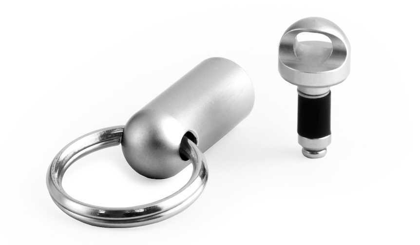 Pluggy Lock |プラギーロック ストラップホール「Pluggy Lock + Wrist Strap」