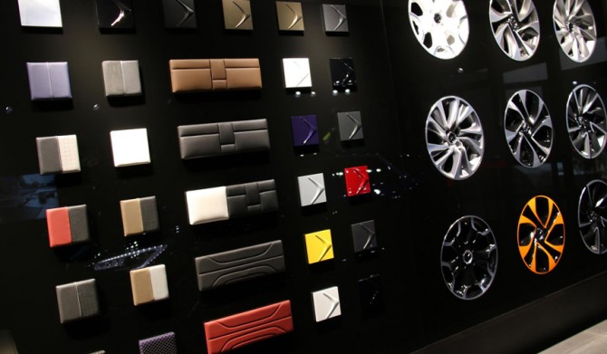 地下の商談フロア