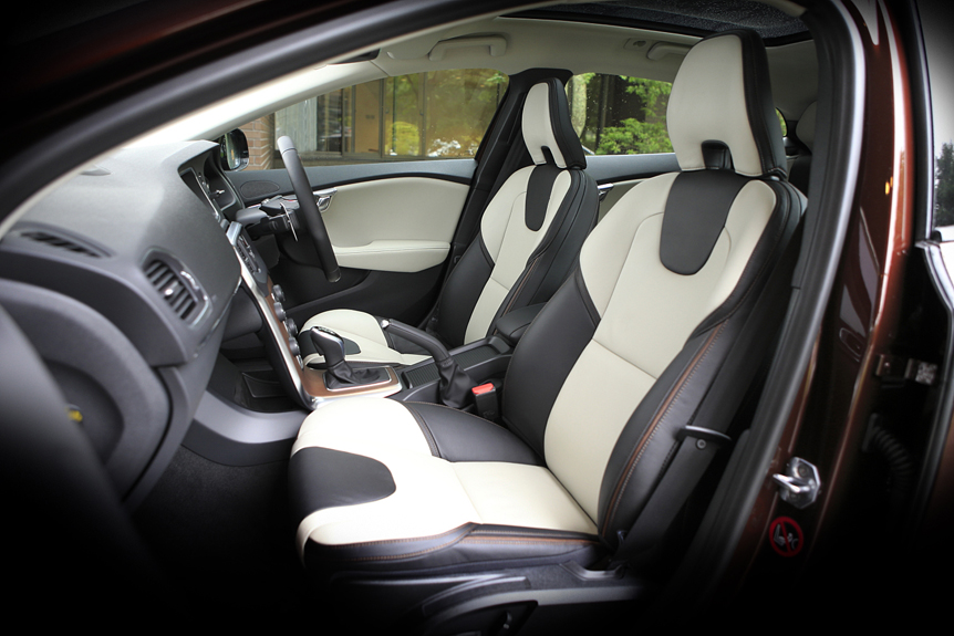 Volvo V40 D4｜ボルボ V40 D4