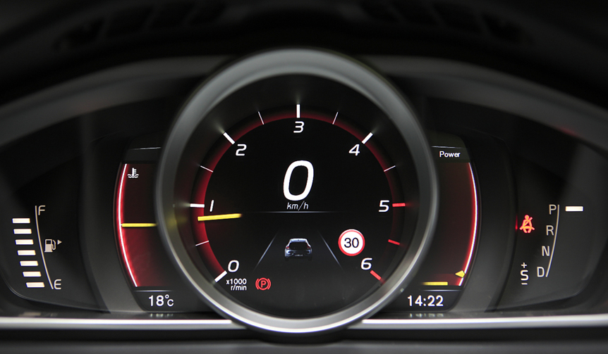 Volvo V40 D4｜ボルボ V40 D4
