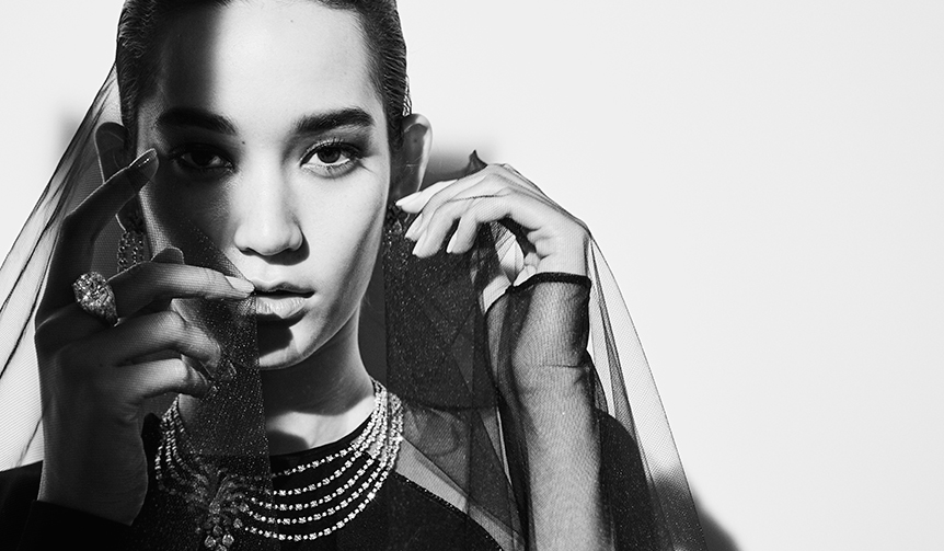 松岡モナがダイヤモンドの魅力を多彩に表現｜CARTIER02-438