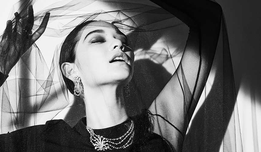 松岡モナがダイヤモンドの魅力を多彩に表現｜CARTIER02-438