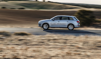 Audi Q7 e-tron｜アウディ Q7 e-tron