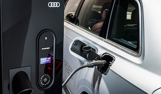 Audi Q7 e-tron｜アウディ Q7 e-tron