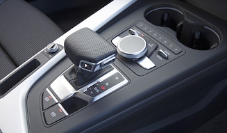 Audi A4 2.0TFSI|アウディ A4 2.0TFSI