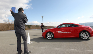 アウディが手がけるドライビングスクールを体験｜Audi