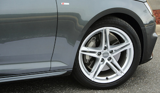 Audi A4｜アウディ A4