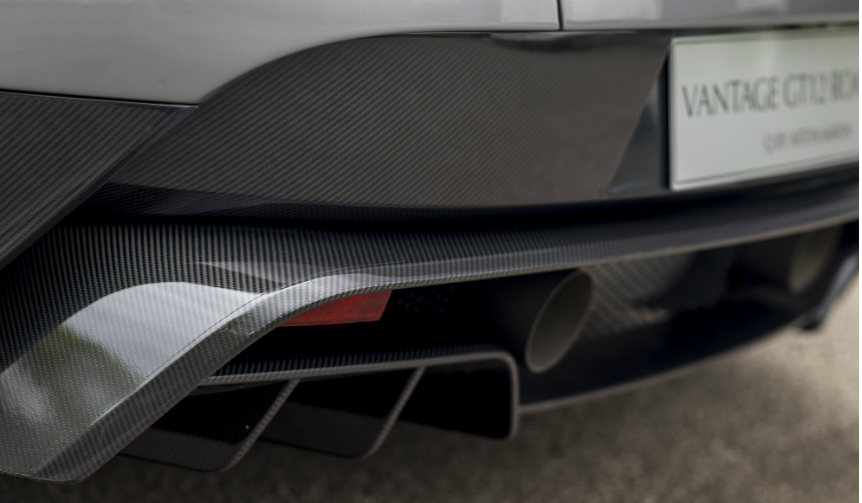 vantage-gt12-roadstar_009