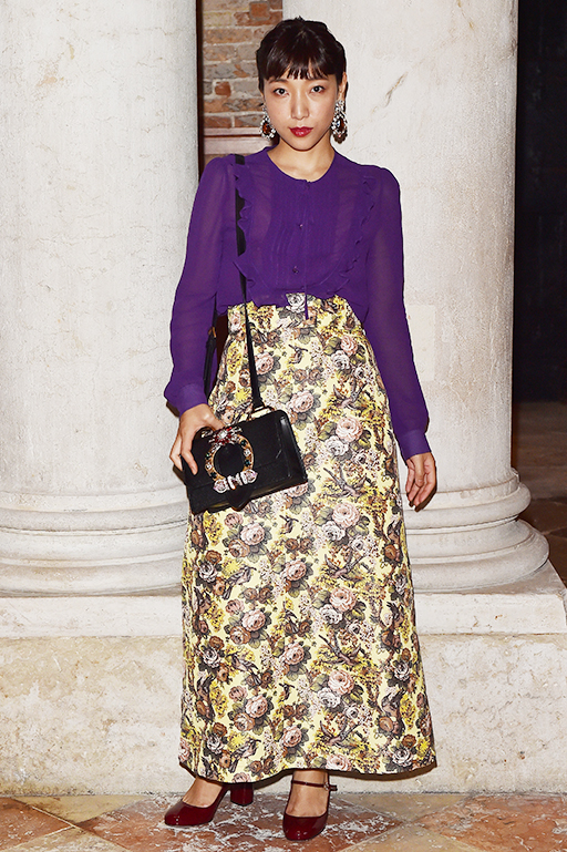 665401183DP00037_Miu_Miu_Wo