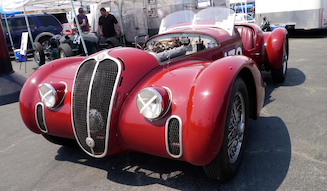 アルファロメオ6C2500(39年)のホンモノが間近で見られるだけでなく実際に走る姿を見物できるのがこのレースの醍醐味