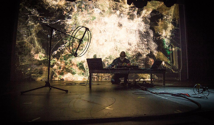 mirage-festival-performance-martin-messier-projectors