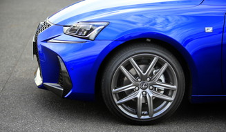 Lexus IS300h｜レクサス IS300h