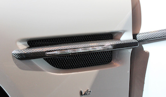 s_011_Aston-Martin-Vanquish-S