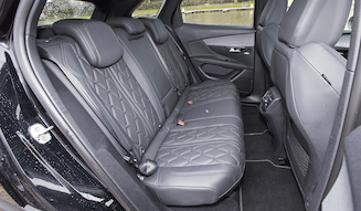 s_052_Peugeot_3008_GT