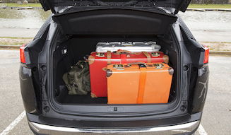 s_055_Peugeot_3008_GT