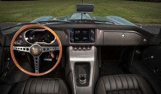 EVとして生まれ変わった往年の名車Eタイプ|Jaguar