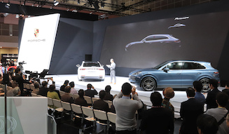 s_008_porsche_interview