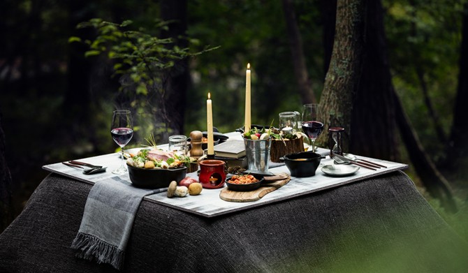 09_【星のや富士】冬の狩猟肉ディナー_こたつテーブルイメージ