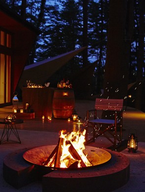 04_【星のや富士】焚き火BAR_ヨコ