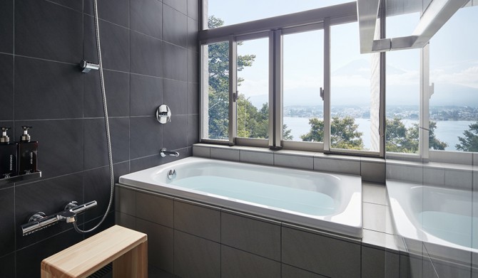 17_【星のや富士】キャビン浴室-