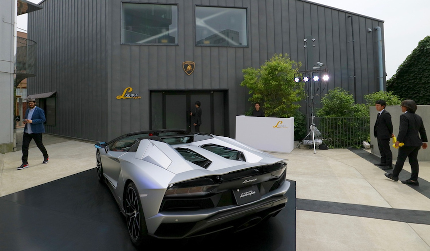 003_lambo_lounge