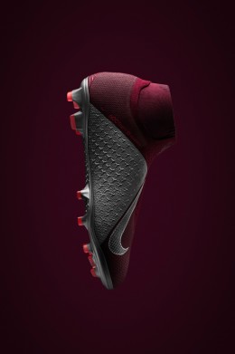 SU18_FB_VisionElite_DF_FG_Crimson_Hero2_V3_80149