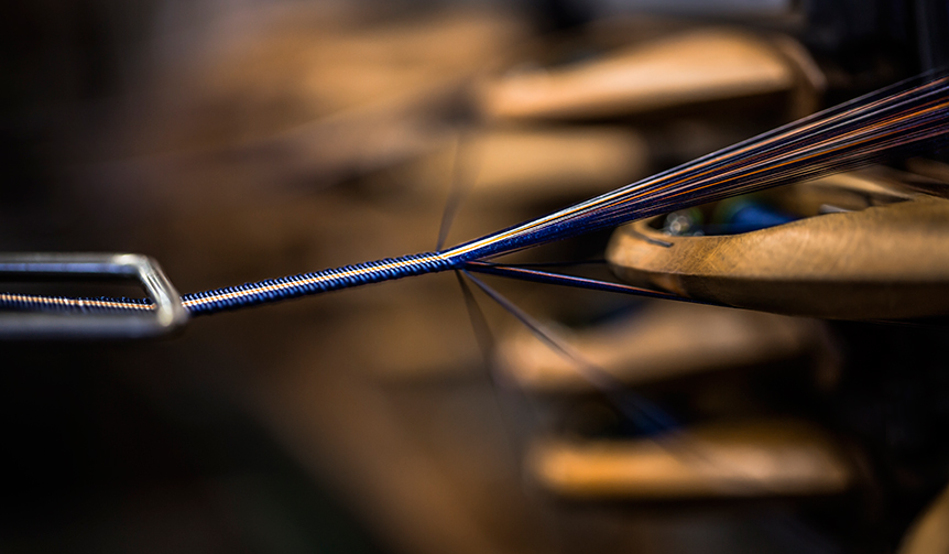 tudor_fabric_straps_weaving_the_heritage_chrono_blue_strap_on_antique_jacquard_loom_02