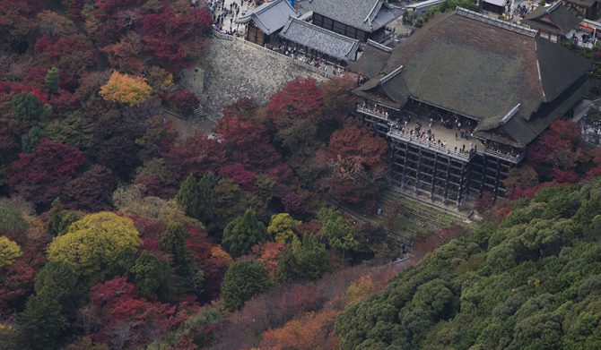 星のや京都 紅葉ヘリクルーズ