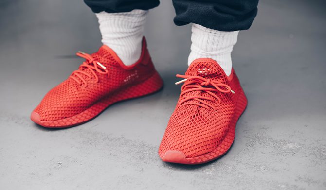 adidas スニーカー