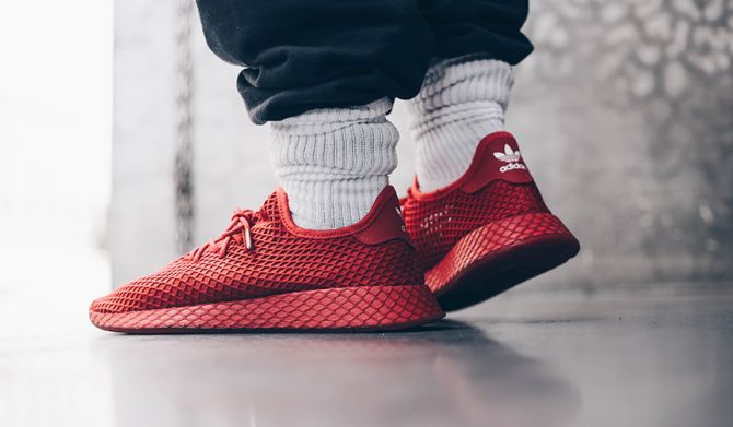 adidas スニーカー