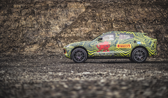 アストン・マーティン DBX